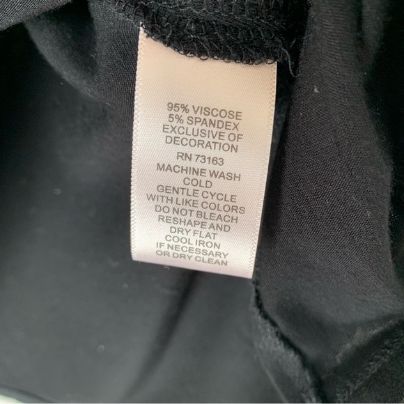 CABLE & Gauge Black Top With Gold Circle Neckline Size Large - Picture 5 of 7